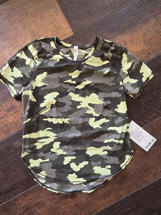 lululemon athletica Tops - Lululemon UVP Run Short Sleeve Camo Neon Yellow Size 4 NWT